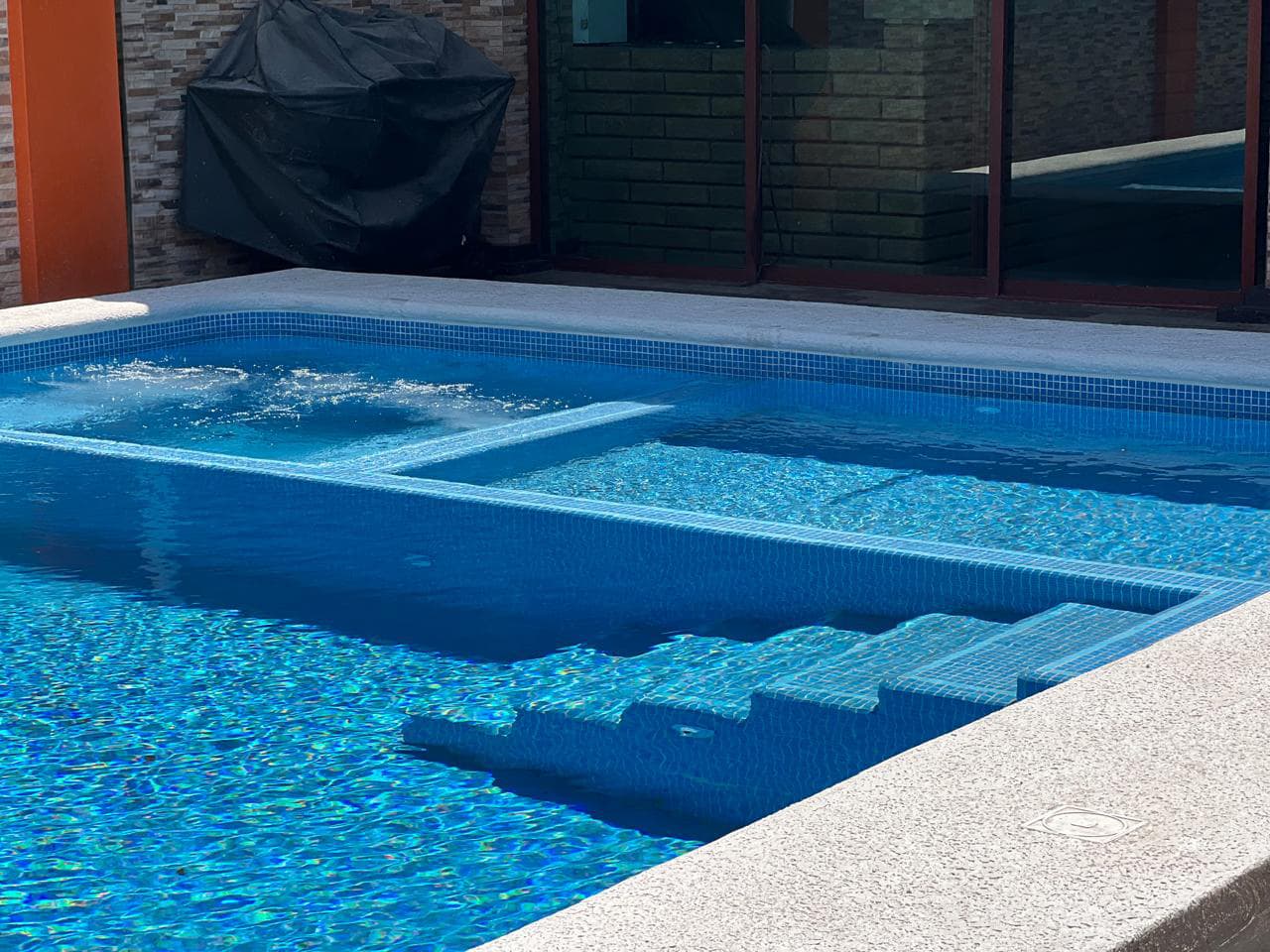 Alberca residencial con terraza — ALCO Piscinas Guadalajara