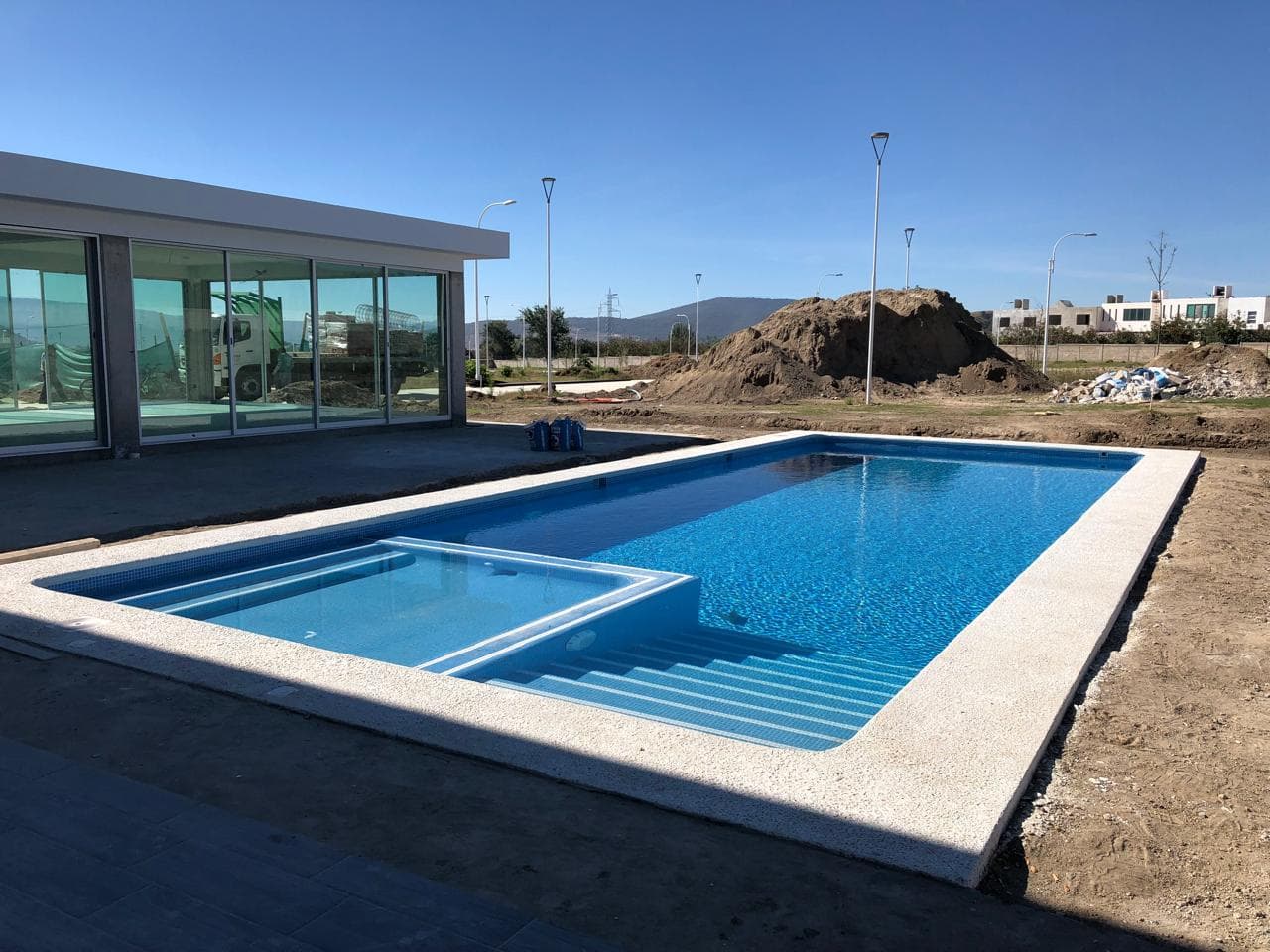 Alberca con spa integrado — ALCO Piscinas Guadalajara